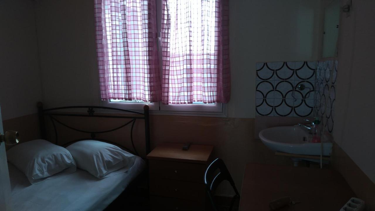 San Remo Hostel Athens Exterior photo
